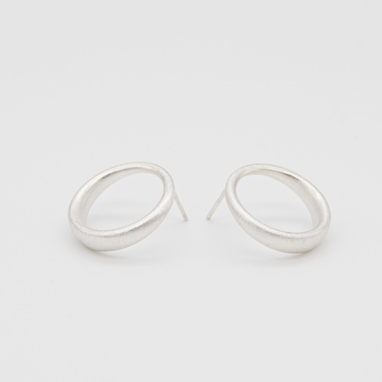 Curved Curves Circle Earrings Silver