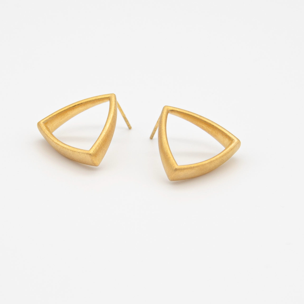 Curved Curves Triangle Earrings Gold