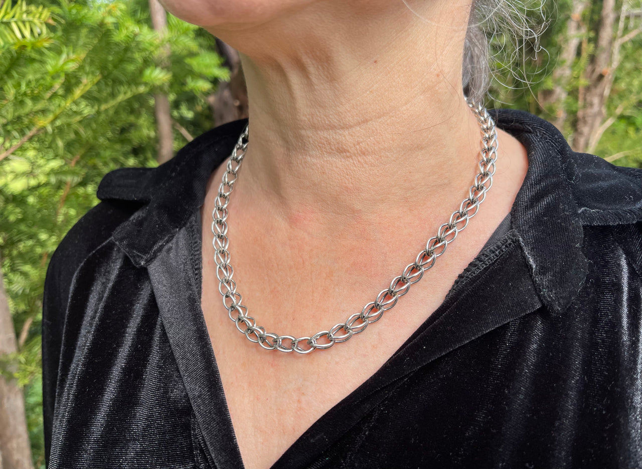 Short Loop in Loop T Bar Necklace