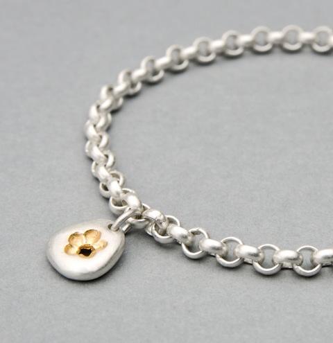 Pebble Single Flower Bracelet