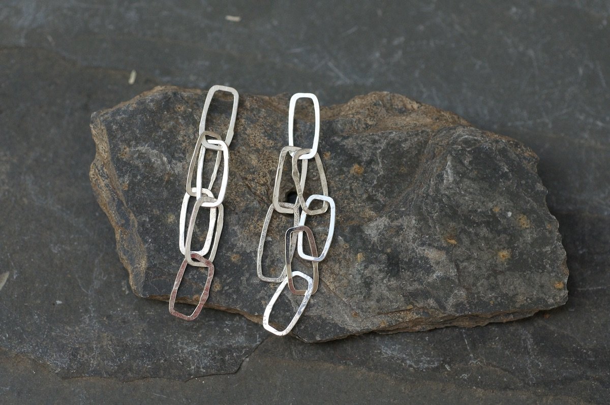 Mini Monolith Small Chain Earrings