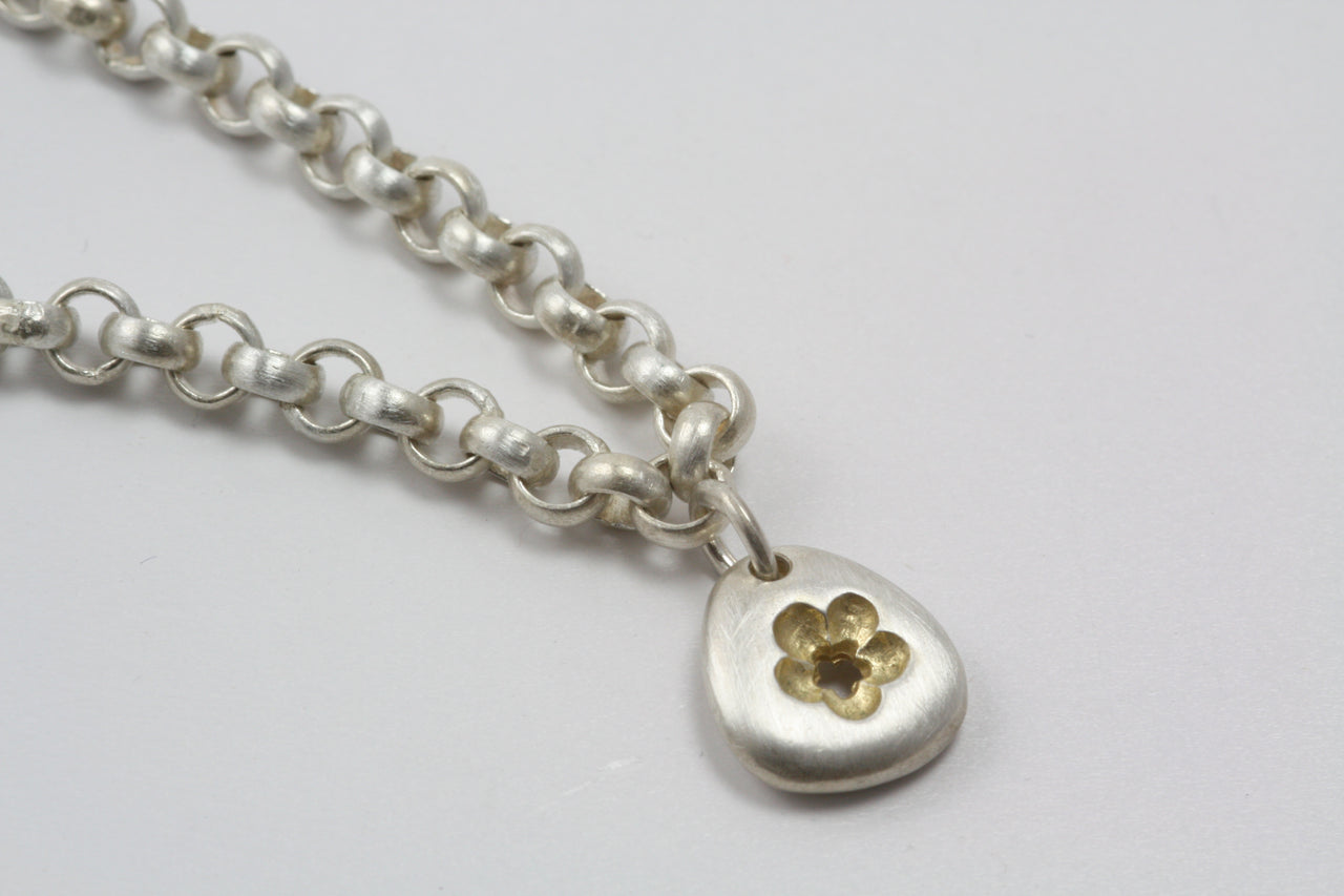 Pebble Single Flower Bracelet