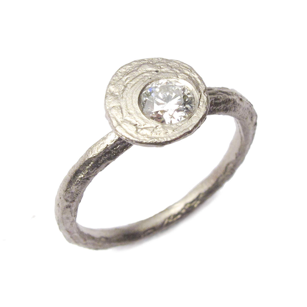 18ct White Gold Etched Ring with Diamond