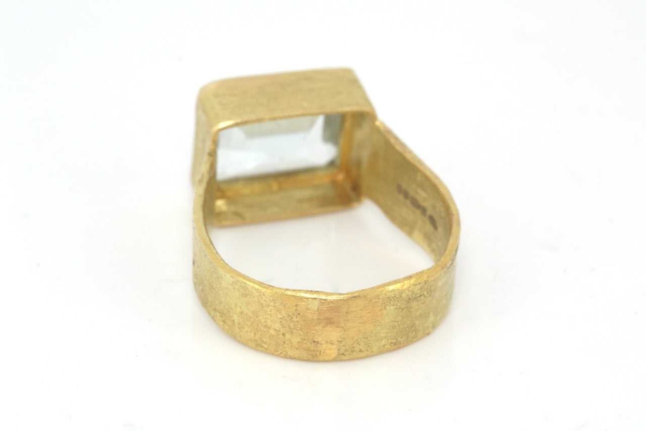 18ct Gold Aquamarine Ring