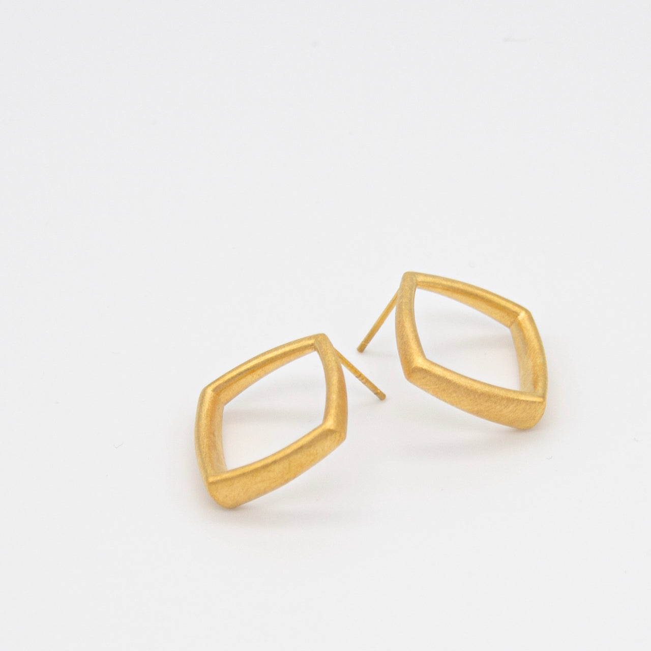 Curved Curves Rhombus Earrings Gold