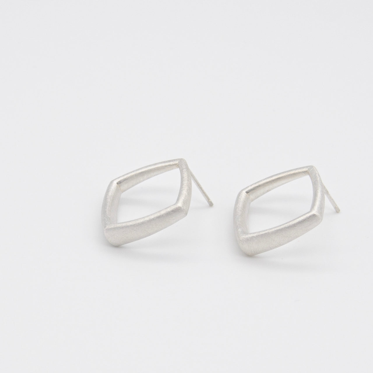 Curved Curves Rhombus Earrings Silver