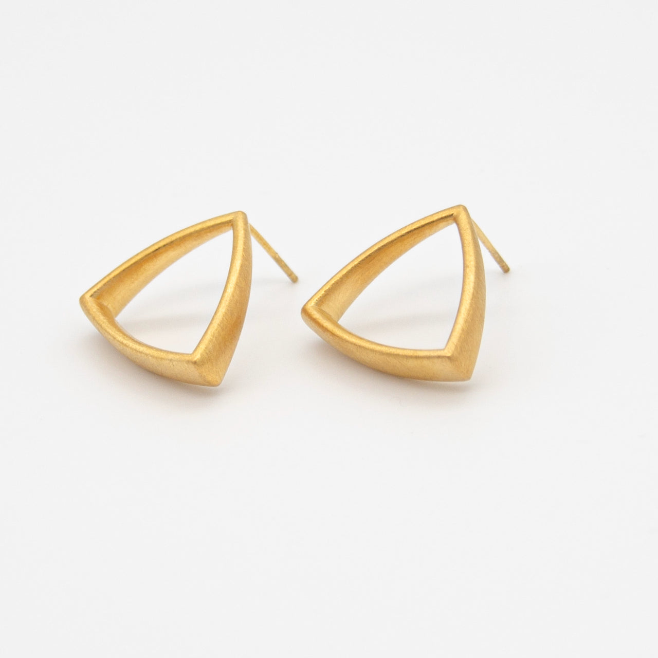 Curved Curves Triangle Earrings Gold