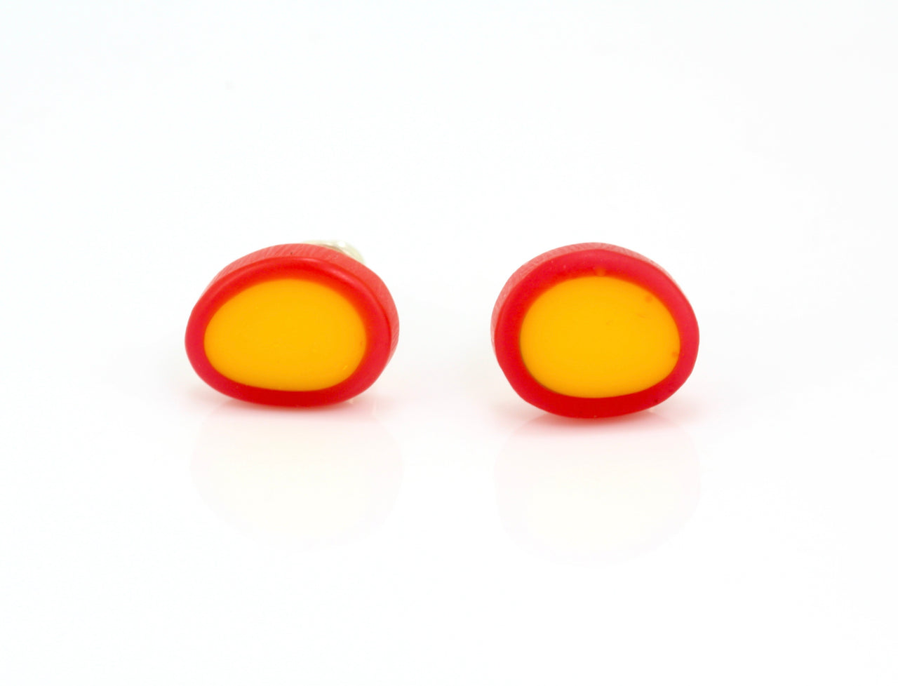 Resin Studs Yellow / Red