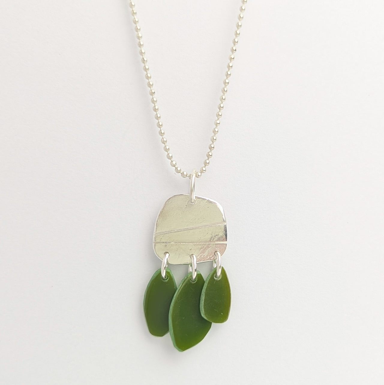 Tiddley Wink Pebble Pendant Green