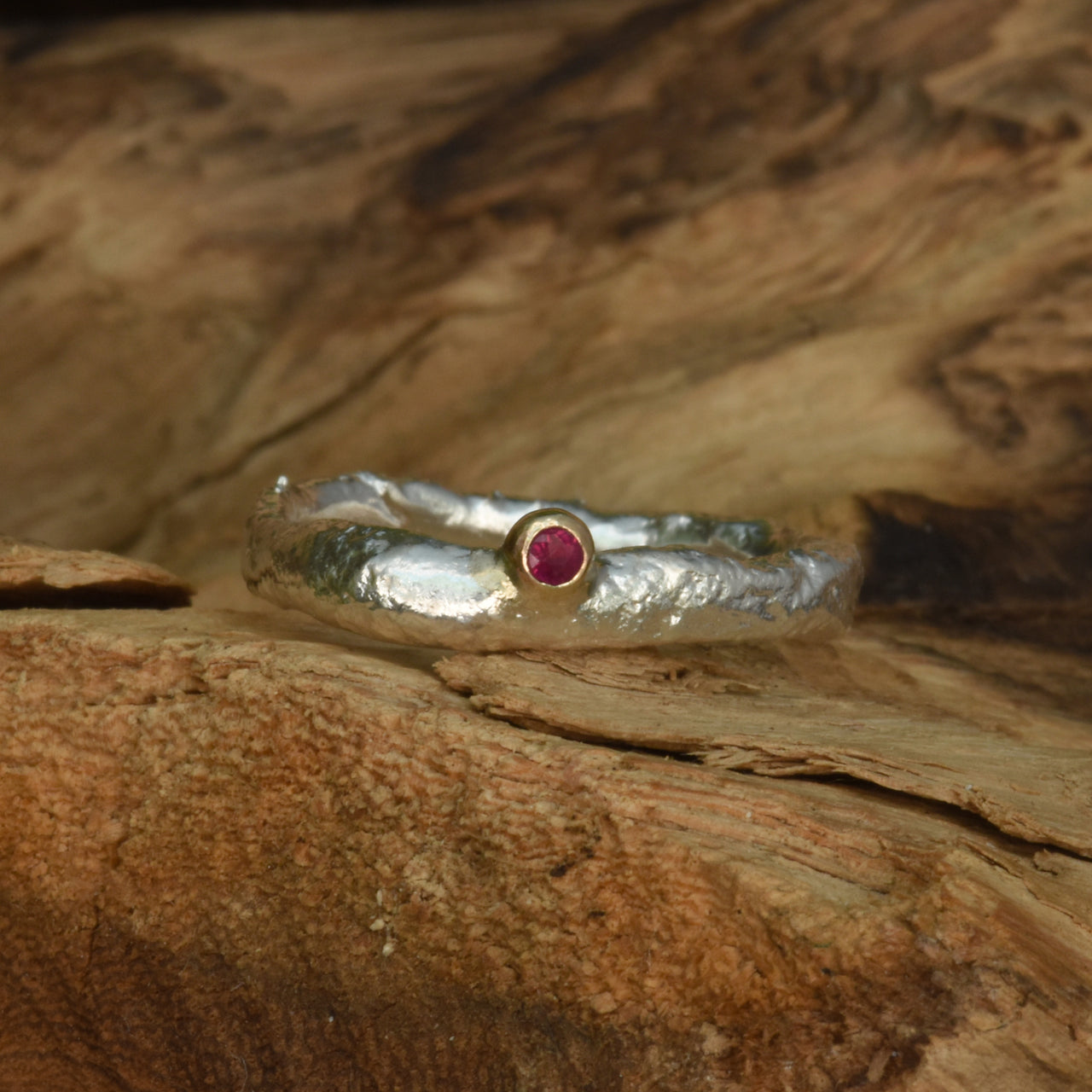 Viriditas ring in silver with Rhodolite Garnet