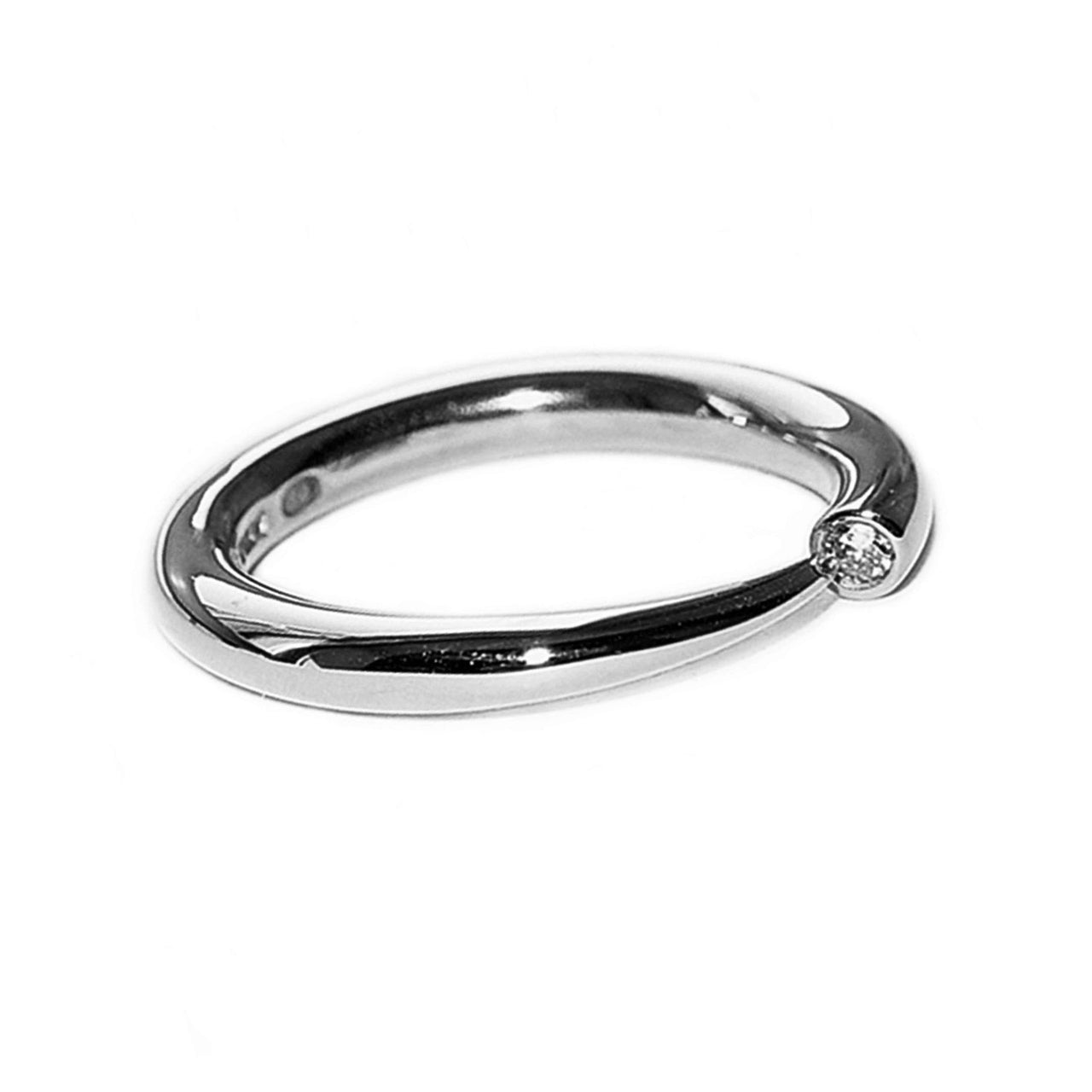 Tapered Wiggle Ring with Diamond