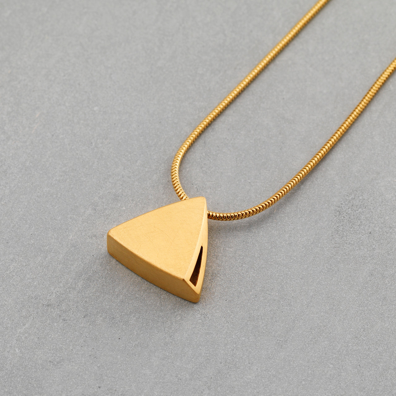 Curved Curves Triangle Necklace Gold