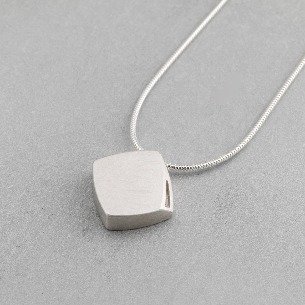 Curved Curves Rhombus Necklace Silver