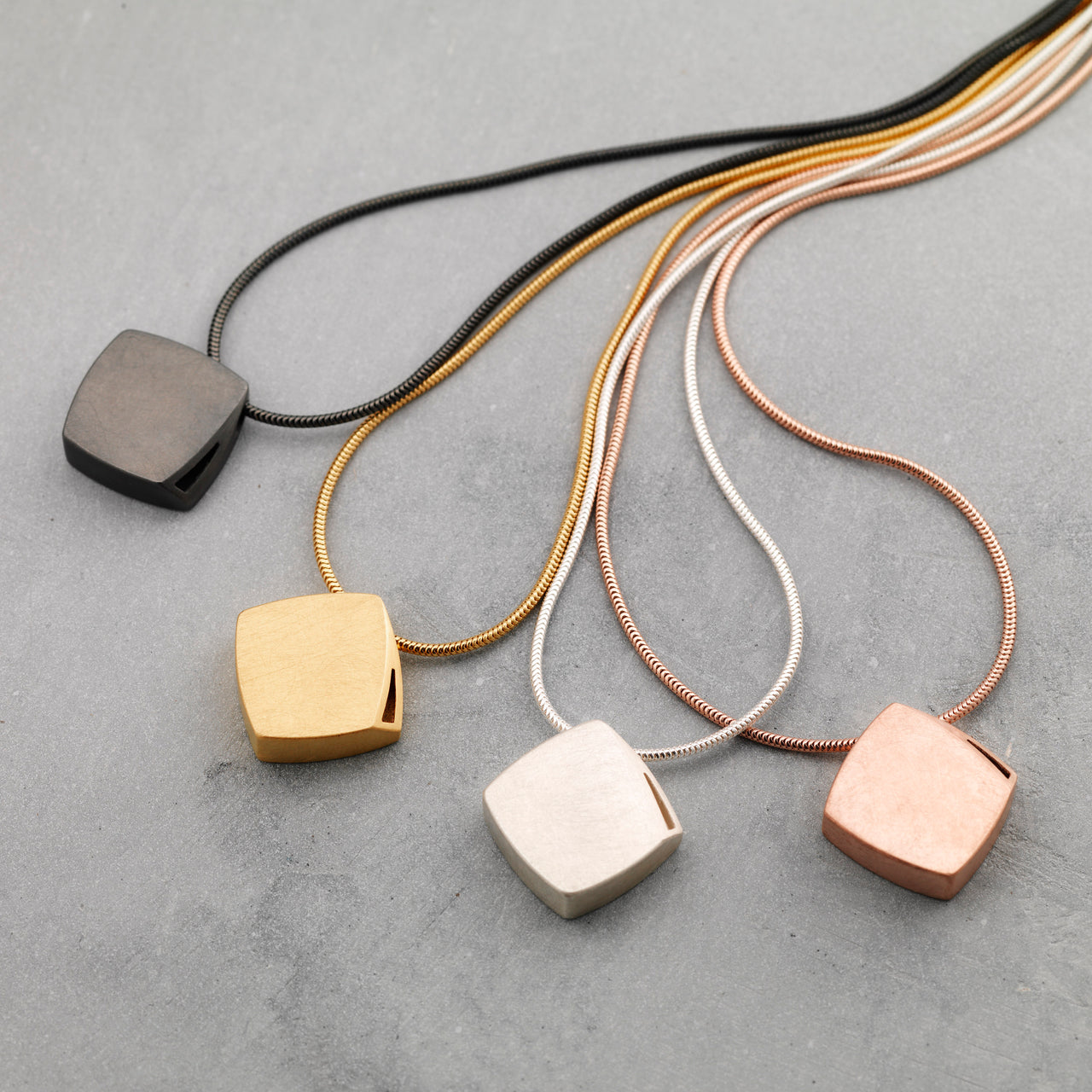 Curved Curves Rhombus Necklace Rose Gold